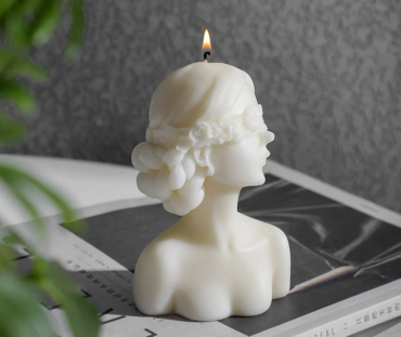 auramma-collections-funky-kawaii-white-elegant-blindfolded-lady-girl-chamomile-scented-candle-lit